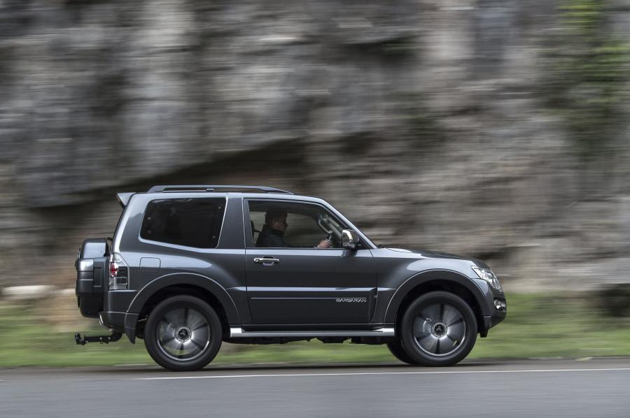  Mitsubishi Shogun SWB Barbarian 2015 года  (фото 6 из 22)